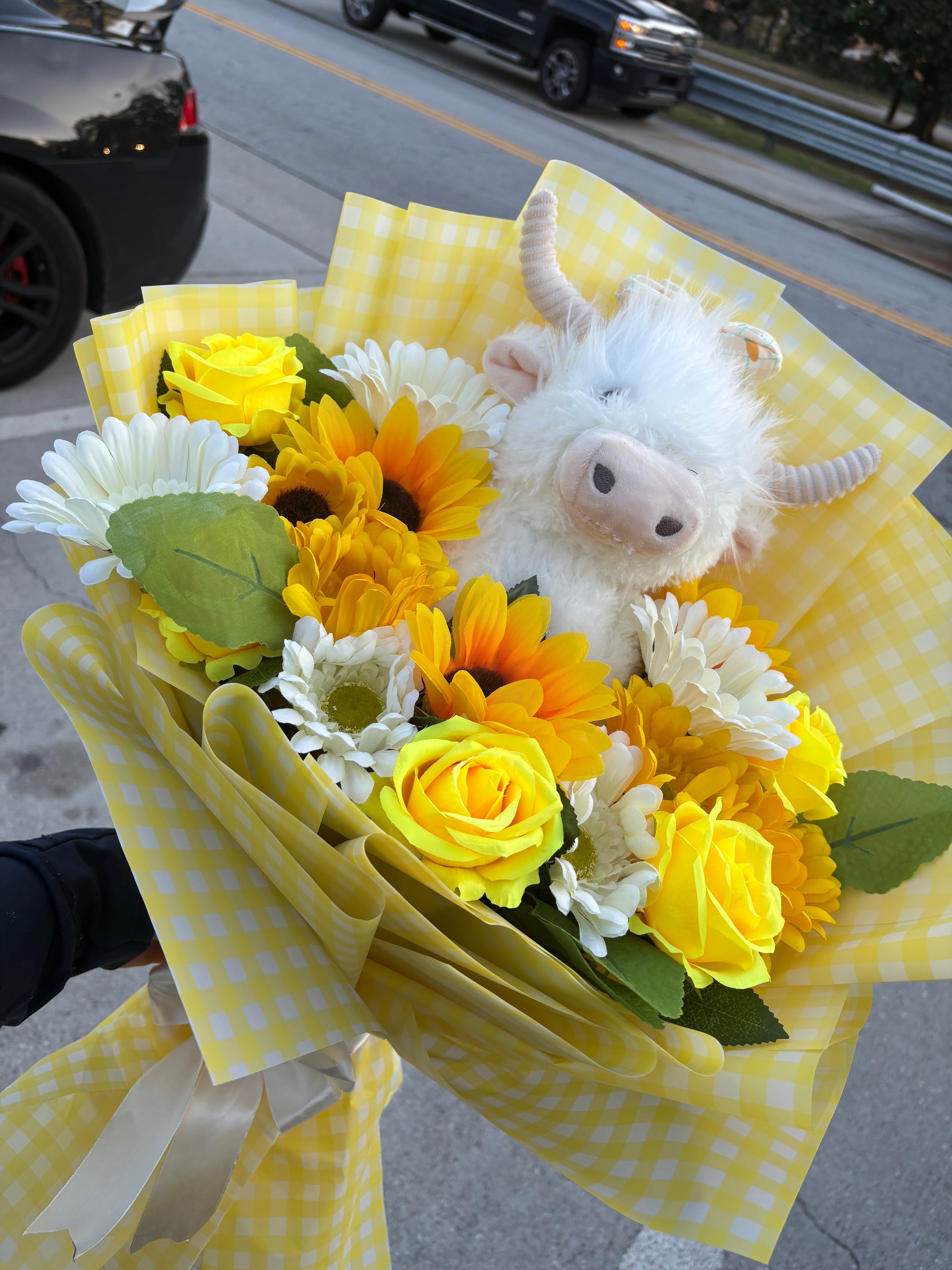 Mixed Yellow White Vaquita Bouquet