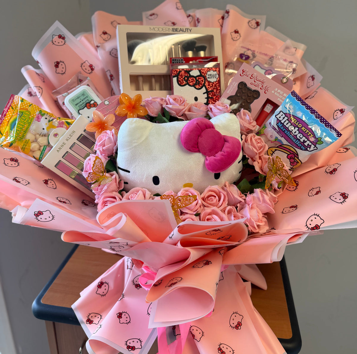 Hello Kitty Cosmetic Bouquet XL